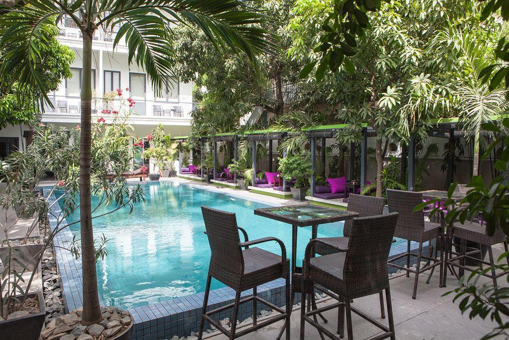 The 252 Hotel Phnom Penh Exterior photo