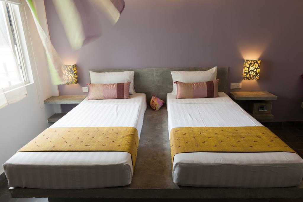 The 252 Hotel Phnom Penh Exterior photo