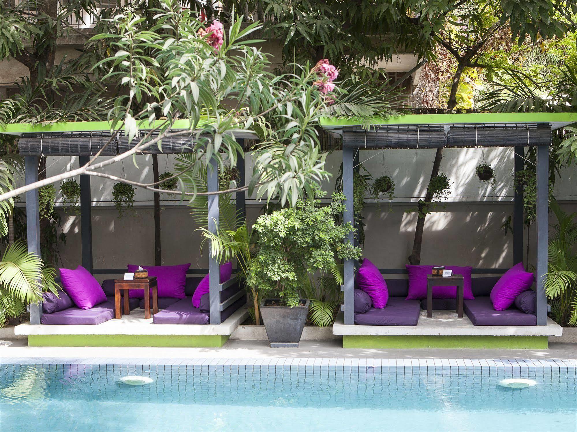 The 252 Hotel Phnom Penh Exterior photo