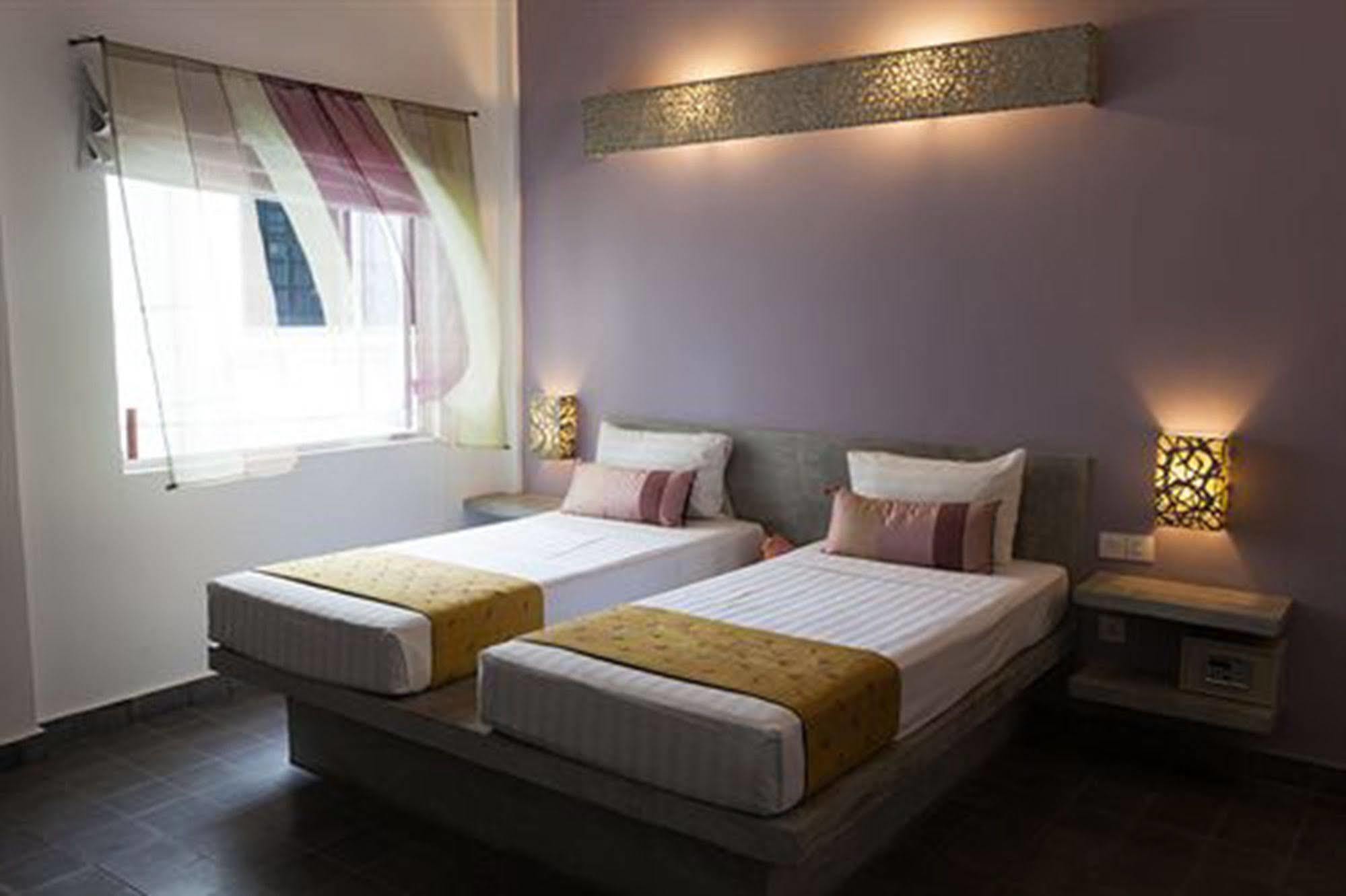 The 252 Hotel Phnom Penh Exterior photo