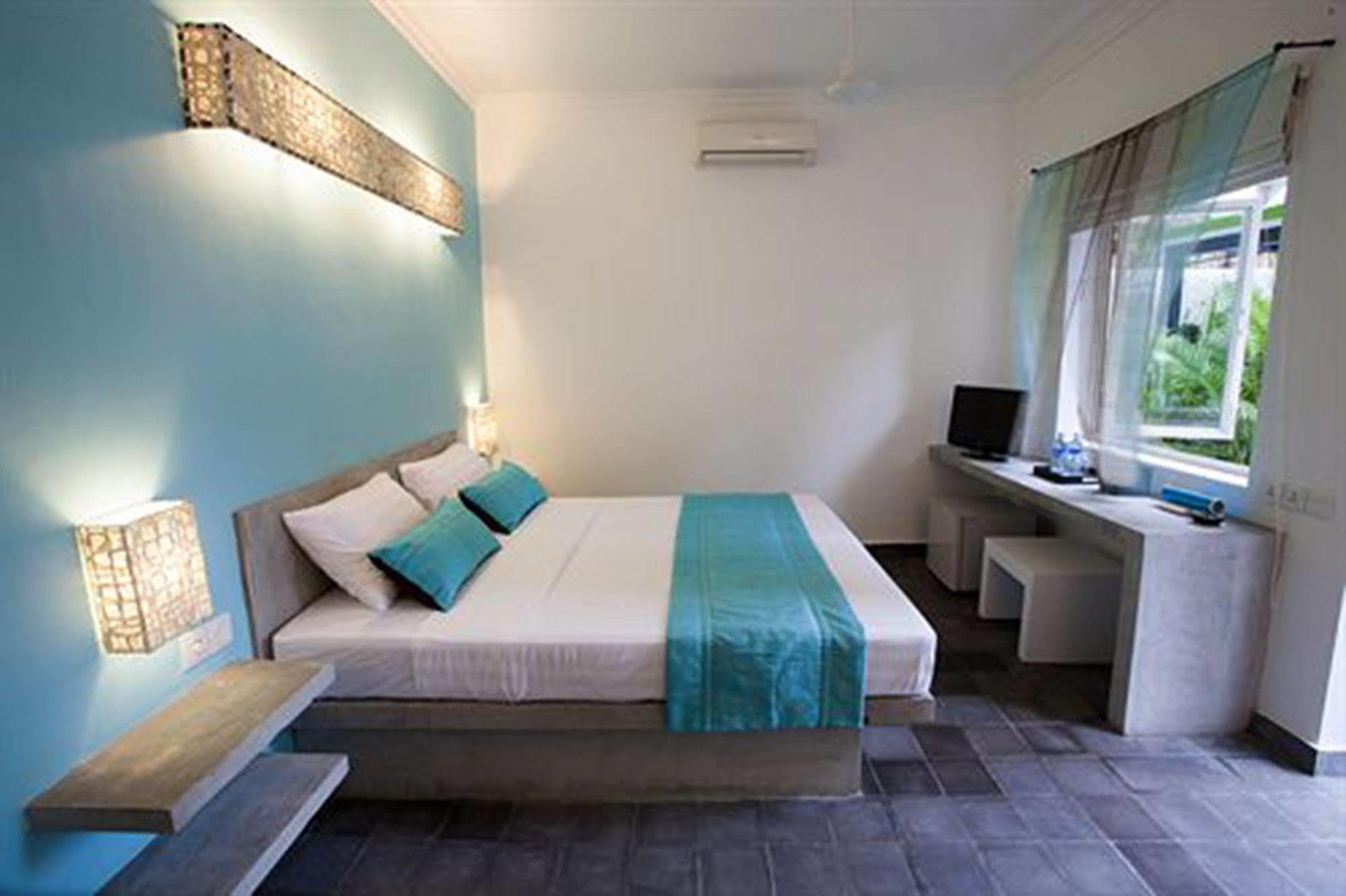 The 252 Hotel Phnom Penh Exterior photo
