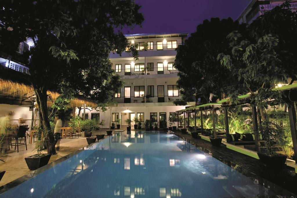 The 252 Hotel Phnom Penh Exterior photo